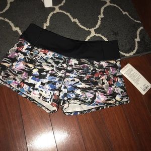 LuluLemon Run Times Short II Size 6 NWT